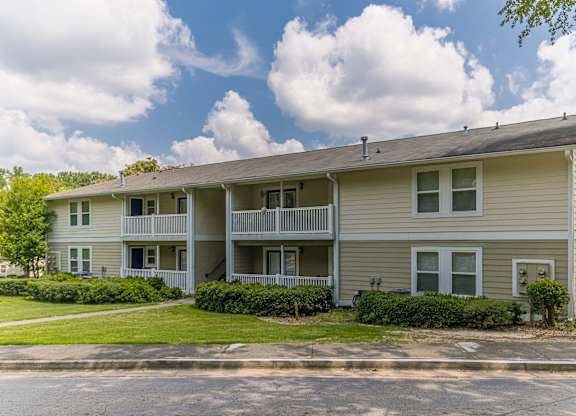 Building exterior at Bradford Gwinnett & Townhomes in Norcross, GA 30071