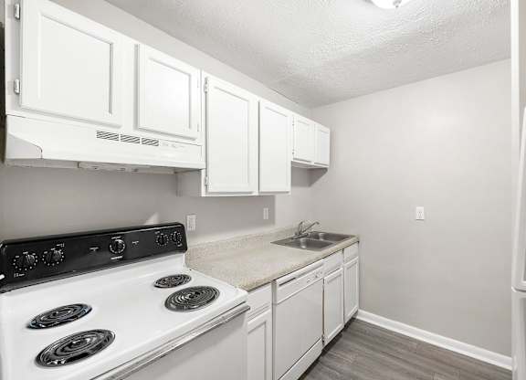 Kitchen at Bradford Gwinnett & Townhomes in Norcross, GA 30071