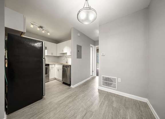 Kitchen with appliances and cabinets at Georgian Oaks Apartments l & ll* Apartments, Smyrna