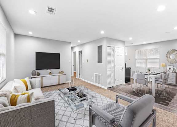 Living room at Georgian Oaks Apartments l & ll* Apartments, Georgia
