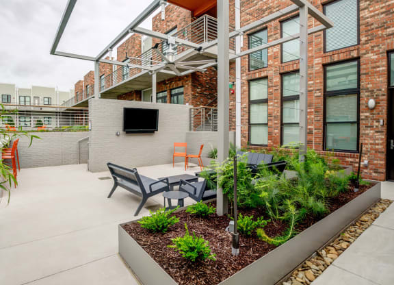 Courtyard Garden Space at 2100 Acklen Flats, Tennessee