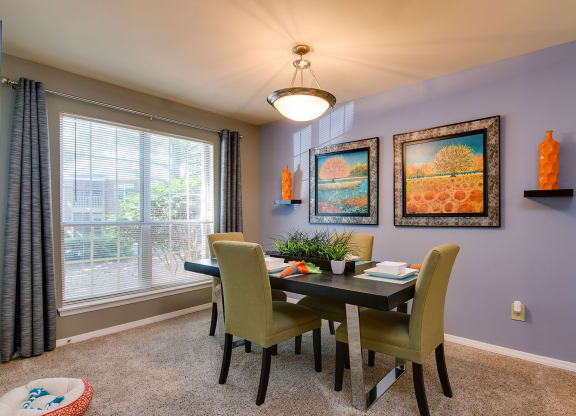 dining room at Madison Hunters Glen, Raleigh