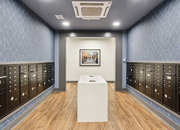 A room with a white box in the middle and a painting on the wall.