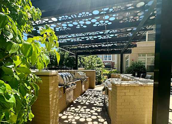 LaVie South Park Pergola with grilling area