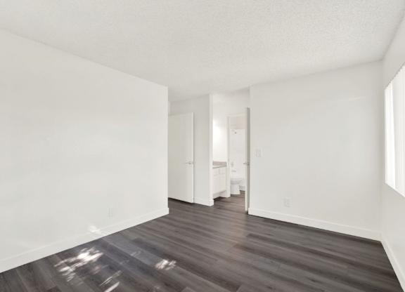 A room with wooden floors and white walls at Monterra Ridge Apartments, Canyon Country