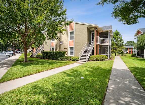 Exterior of Latigo 27