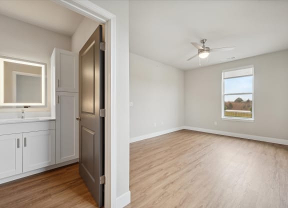 Bedroom with Bathroom Access