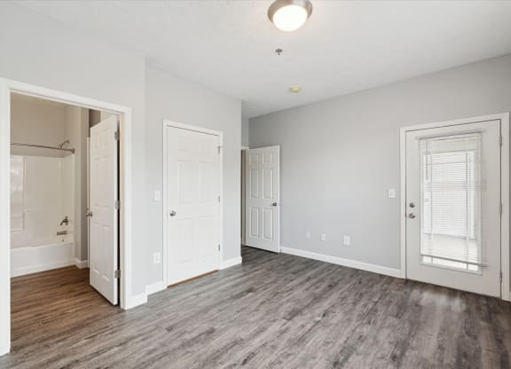 Bedroom with Bathroom Access