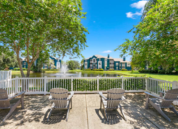 Sundeck Overlooking The Pond & Fountain With A