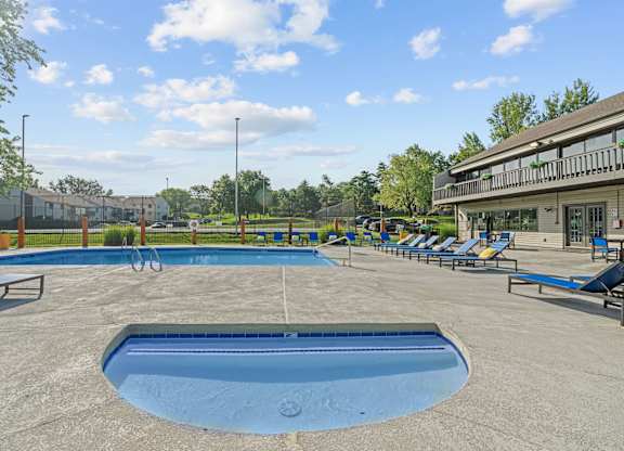 Outdoor Swimming Pool with Kid Pool
