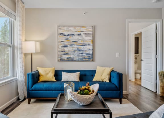 Living Room with high ceiling