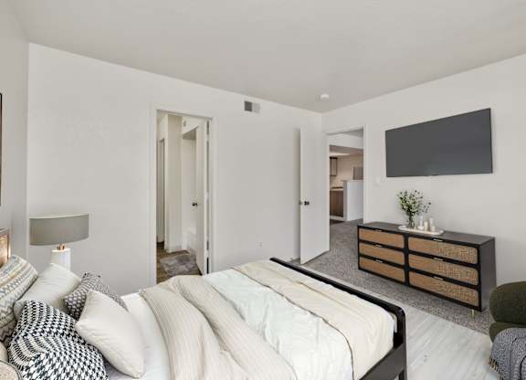 Bedroom with Bathroom Access