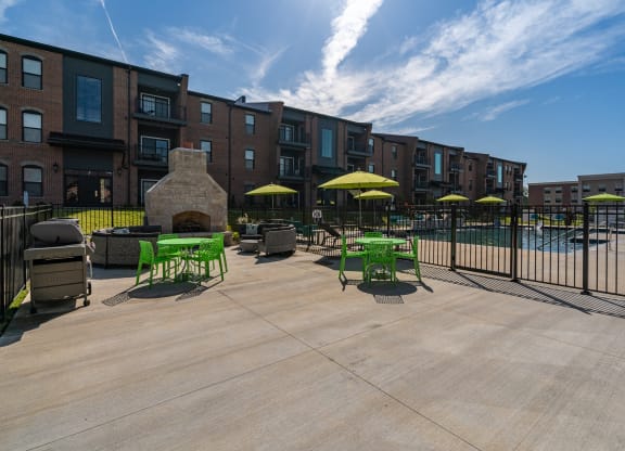 Outdoor Pool & Sundeck