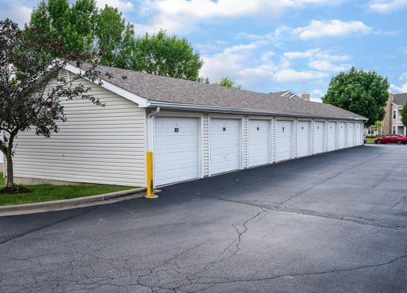 Garages at Green Mount Lakes