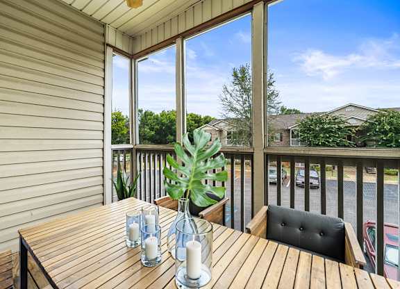 Screened-in Balcony