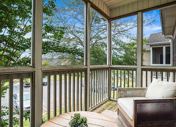 Screened-in Balcony