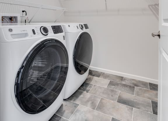 Walk-In Closet With Washer & Dryer