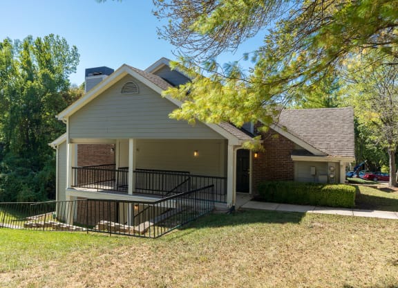 Private Entrances to Apartment Homes