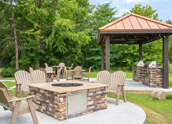 Outdoor Fire Pit and Grilling Area