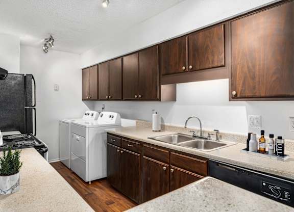 Kitchen with Washer/Dryer