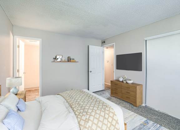 Bedroom with Bathroom Access