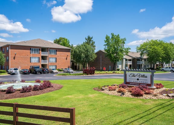 Manicured Lawn and Landscaping at The Villas at Oak Crest