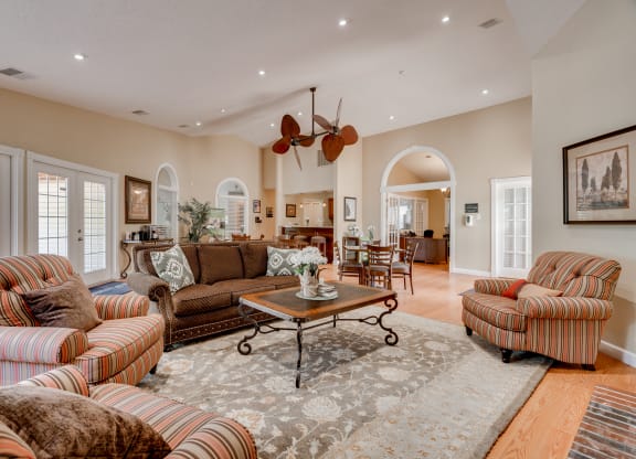 Clubhouse Lounge & Kitchen