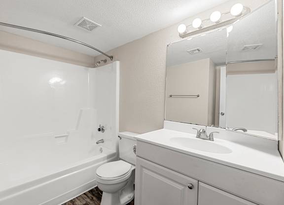 2x2 bathroom at Villa Toscana Apartments in Phoenix Arizona