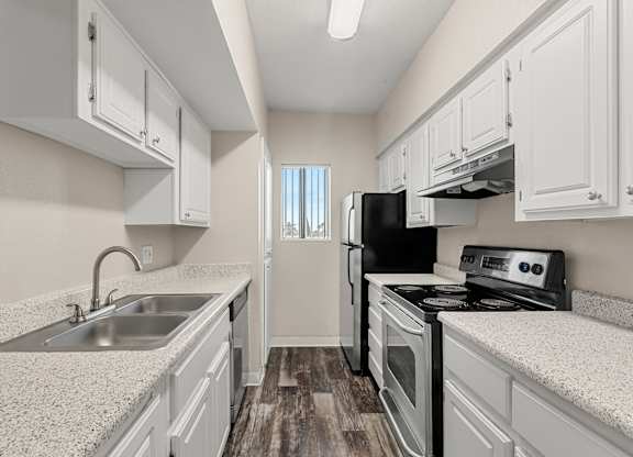 2x2 Kitchen at Villa Toscana Apartments in Phoenix Arizona