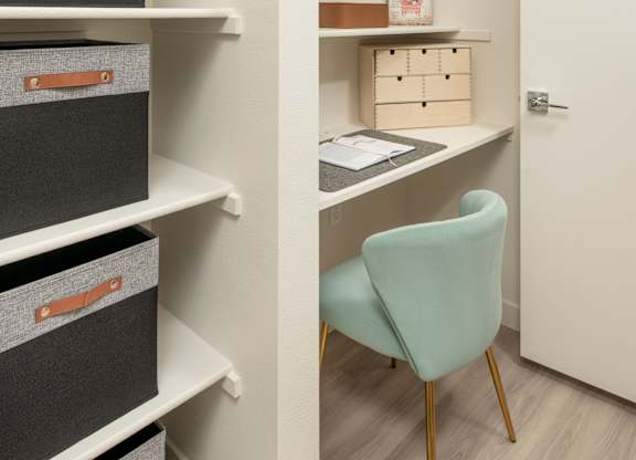 Built In Desk Area at Streamliner 67th in Phoenix Arizona