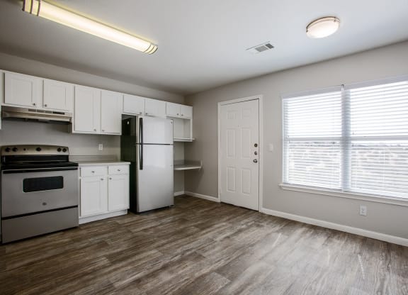 Dining Area at The Bluffs at Tierra Contenta Apartments
