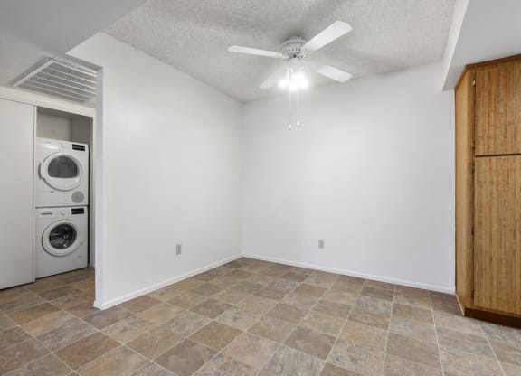 Dining area at Townhomes on the Park Apartments in Phoenix AZ Nov 2020
