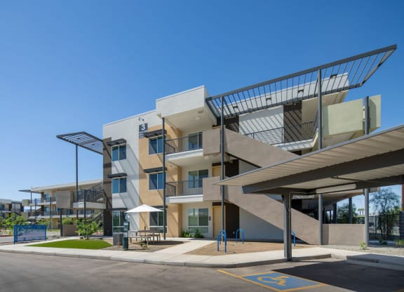 Exterior of Streamliner 16th Apartments in Phoenix