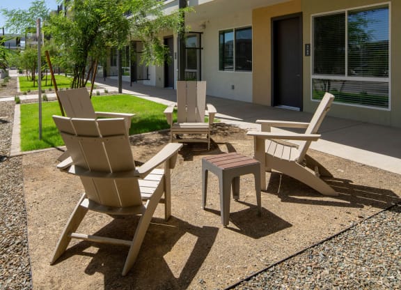 Outdoor Lounge Area at Streamliner 16th Apartments in Phoenix