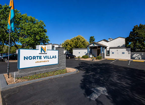 The image shows a sign for NORTE VILLAS APARTMENTS in front of a building.