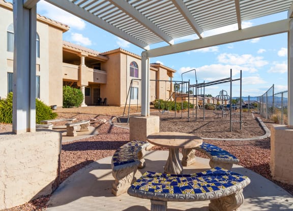 Picnic Area at Stone Ridge Apartments in Bullhead City