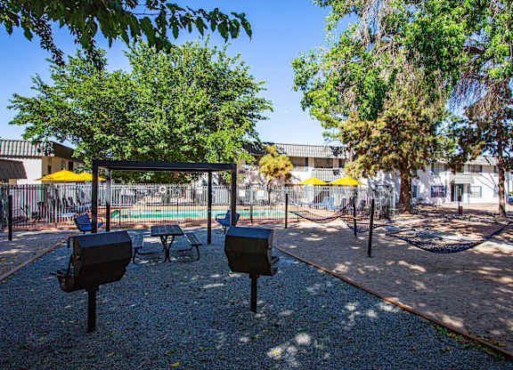 Picnic Courtyard at Norte Villas in Albuquerque New Mexico