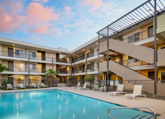 Pool at Streamliner 16th Apartments in Phoenix