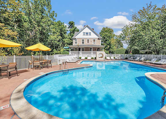 Large Pool at Ardenwood Apartments, Connecticut, 06473