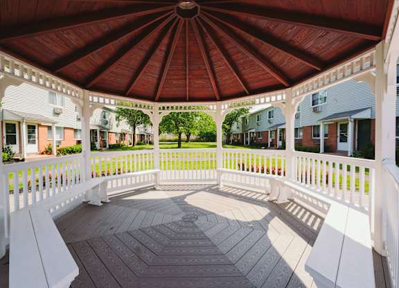 Outdoor Patio at Encore 99, East Haven, CT