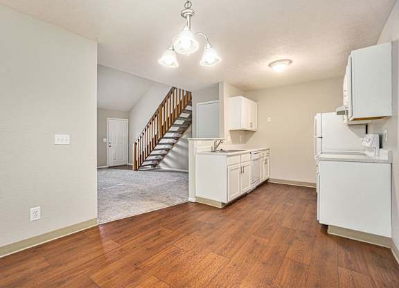 The Vista Apartments and Townhomes Kitchen Area