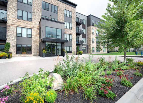 exterior view at the district at highland village apartments in highland park