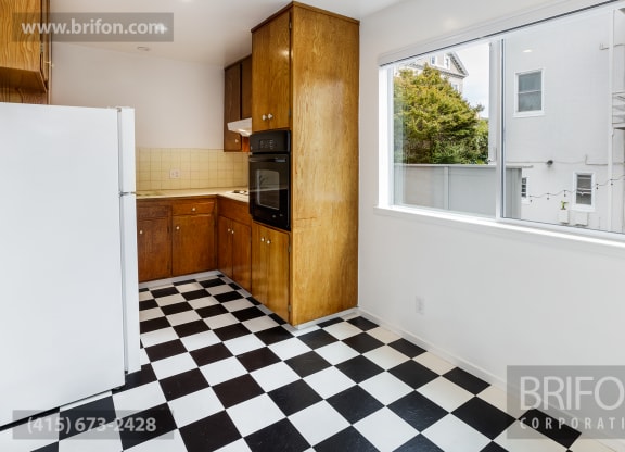 2240 Buchannan St Kitchen
