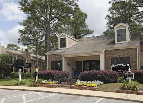 clubhouse and leasing office at The Oakley at Hillcrest in Mobile, AL