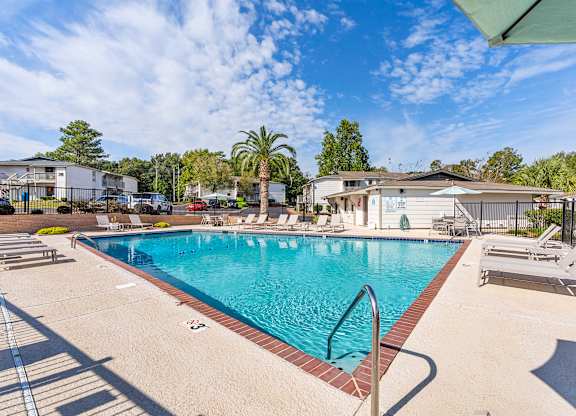 the swimming pool at 701 South Apartments in Mobile, AL
