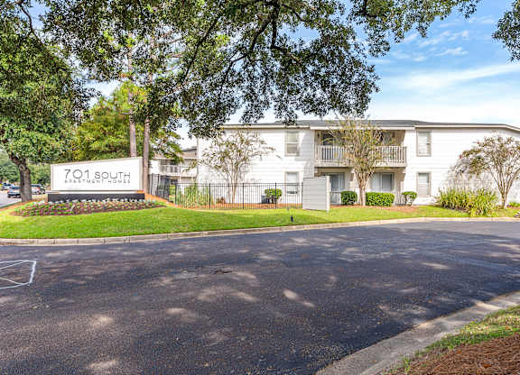 building exterior and monument sign at 701 South Apartments in Mobile, AL