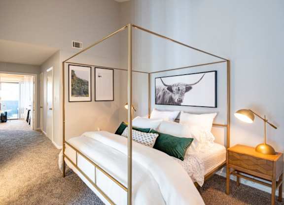 Large bedrooms with high ceilings at Saddlebrook at Tates Creek Apartments in Lexington, KY