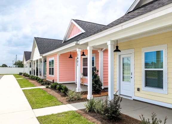 Exterior Cottage Viewat The Cottages at Foley Farms apartments in Foley, AL
