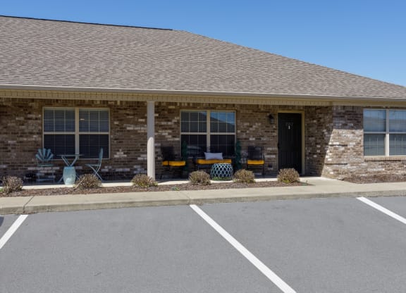 front porch and parking lot at The Oakley at Deerfield Apartments in Florence, AL