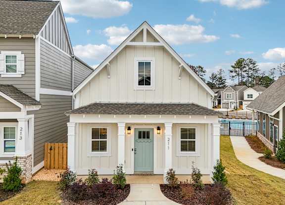 Exterior Cottage with blue door at Turnberry Park Apartments in Gardendale, AL